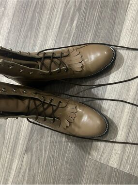 Men's Lace-Up Kiltie Boots in Taupe